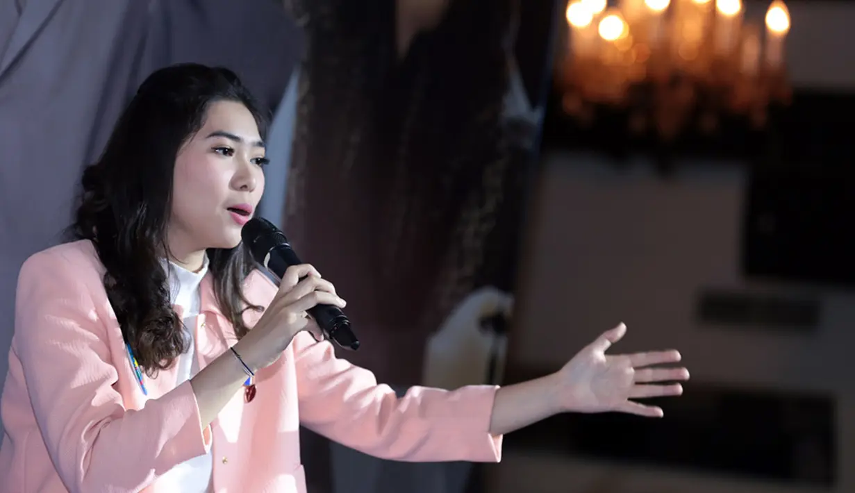 Menjadi juri ini, sekaligus menerapkan ilmu semasa kuliah yang dipelajari saat kuliah di Singapura dan London. Pelantun lagu Tetap Dalam Jiwa bisa mengaplikasi untuk menilai sebuah karya. (Deki Prayoga/Bintang.com)