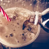 Bahayanya Jika Anak Sering Minum Soda (Vintage Tone/shutterstock)