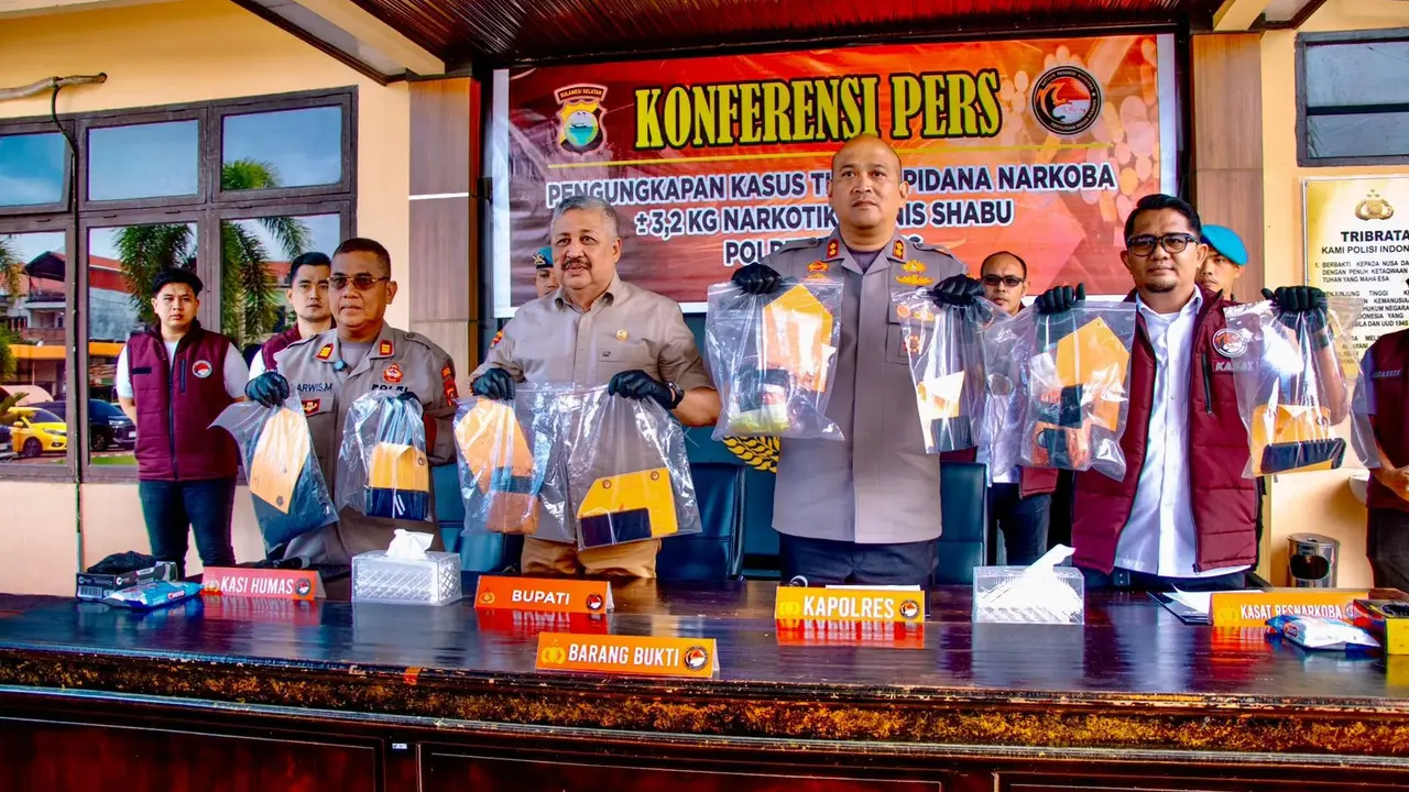 Jajaran Satuan Reserse Narkoba Polres Pinrang menggagalkan pengiriman narkotika jenis sabu seberat 3,2 kilogram.