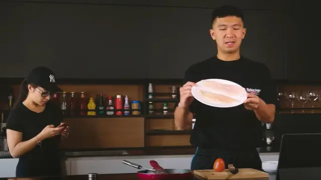 Romantis, Ini 6 Potret Indra Priawan Pertama Kali Masak Untuk Nikita Willy