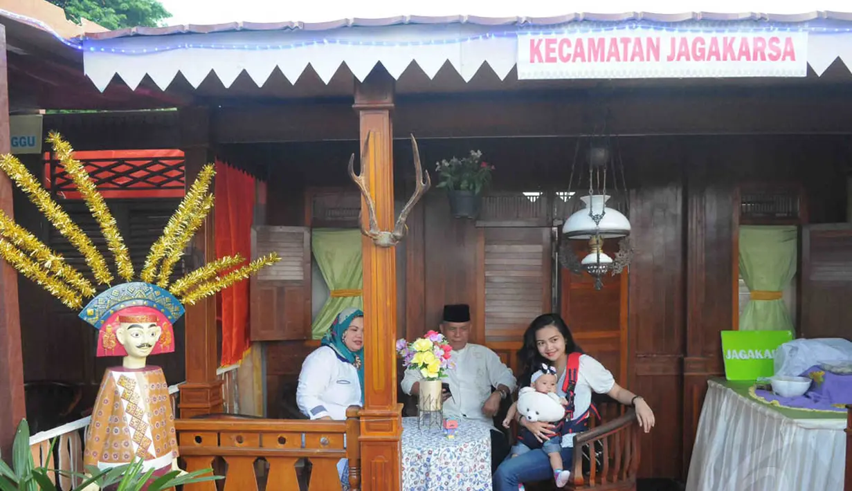 Lebaran Betawi yang berlangsung dari 13-14 September ini dimeriahkan dengan berbagai kebudayaan dan kesenian asal Betawi, Jakarta, (13/9/14). (Liputan6.com/Herman Zakharia)