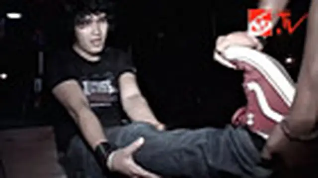 Main Skateboard, Kaki Aldy Taher Terkilir