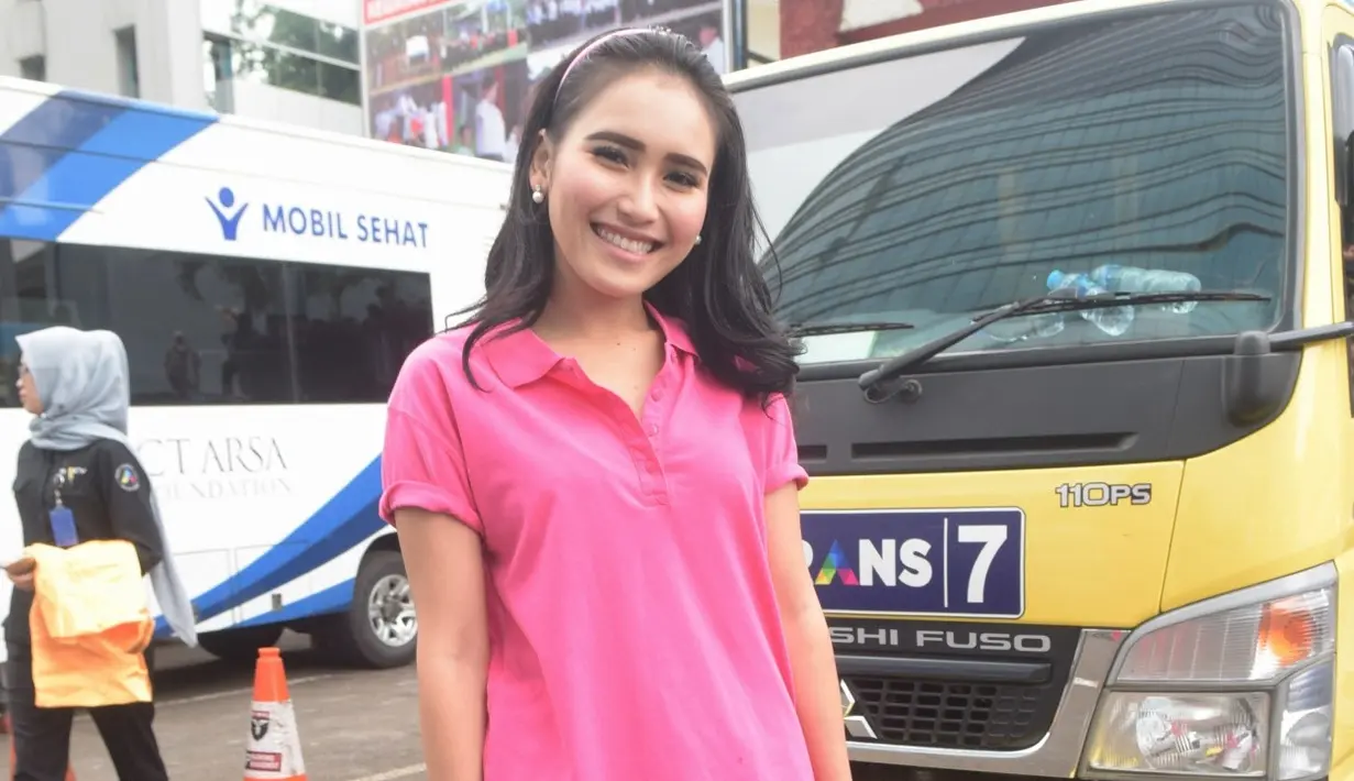 Penyanyi asal Depok itu mengaku malas menggunakan body lotion untuk merawat kulitnya. Bahkan, sejak lama ia jarang menggunakan. (Nurwahyunan/Bintang.com)