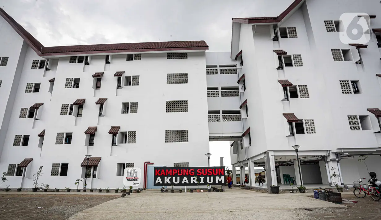 Suasana di Kampung Susun Akuarium, Penjaringan, Jakarta, Sabtu (11/10/2021). Pemprov DKI Jakarta telah meresmikan Tahap 1 pembangunan Kampung Susun Akuarium, berupa 2 blok bangunan 5 lantai yang terdiri dari 107 unit hunian yang sudah bisa dihuni oleh warga.  (Liputan6.com/Faizal Fanani)