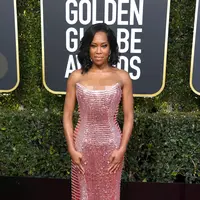 Regina King di red carpet Golden Globes 2019 di The Beverly Hilton Hotel, Beverly Hills, California, Amerika Serikat. (FRAZER HARRISON / GETTY IMAGES NORTH AMERICA / AFP/Asnida Riani)