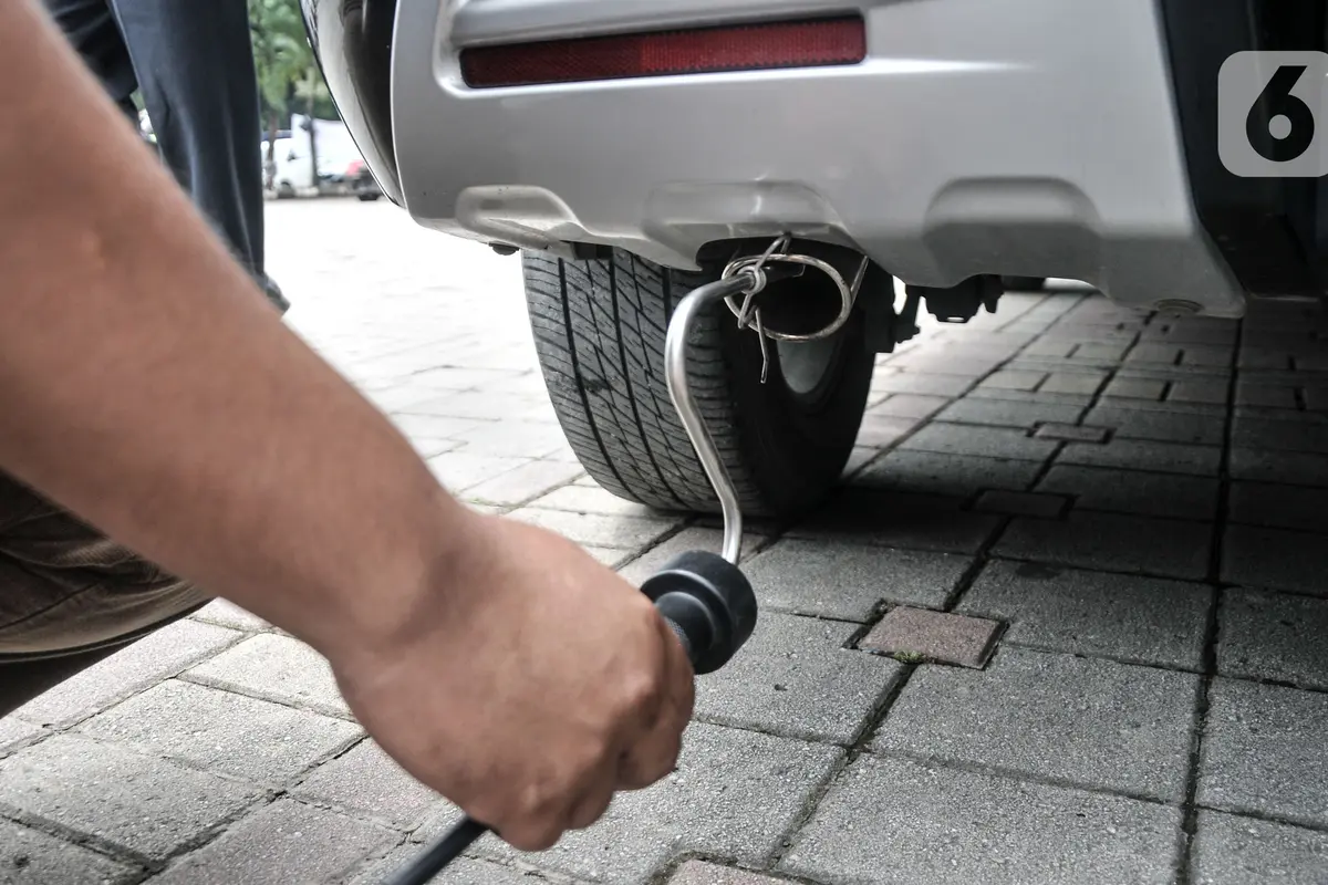 Penerapan Tarif Parkir Tertinggi untuk Mobil Tidak Lolos Uji Emisi