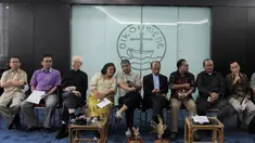 Sejumlah tokoh lintas agama memberikan pernyataan seputar penunjukan Komjen Budi Gunawan sebagai Kapolri oleh Presiden Joko Widodo di gedung Persekutuan Gereja-Gereja di Indonesia (PGI) Jakarta, Sabtu (17/1/2015). (Liputan6.com/Herman Zakharia)