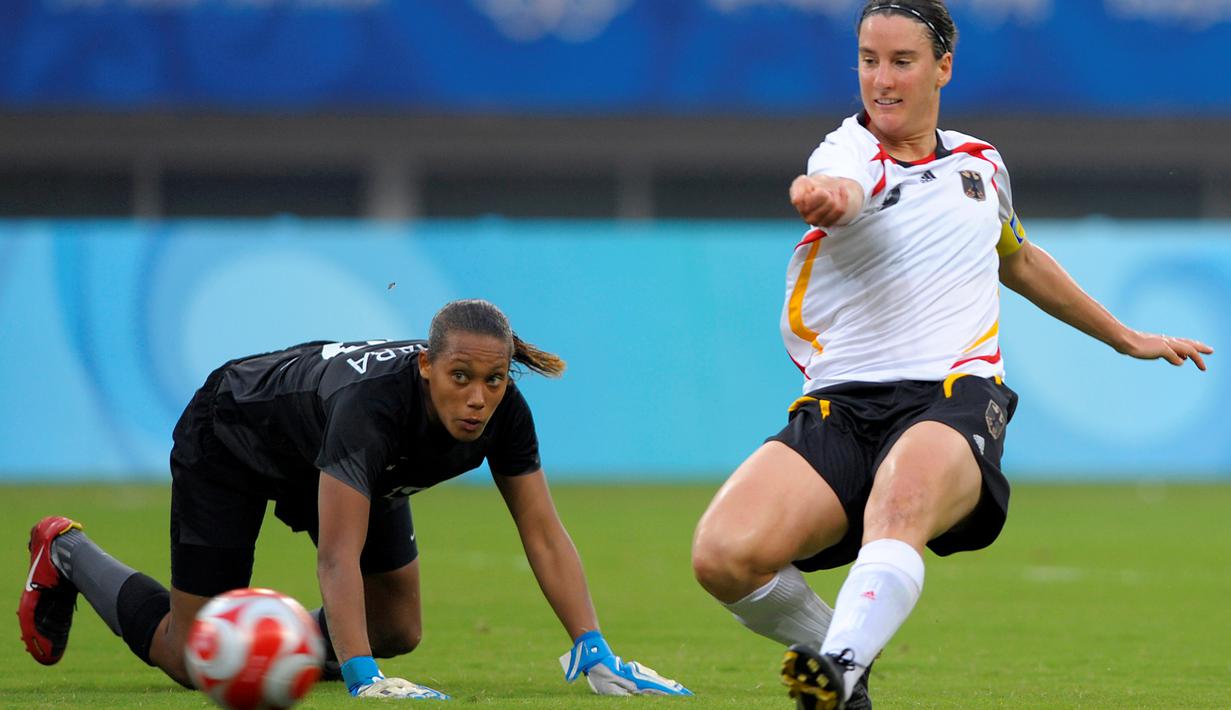 Birgit Prinz telah mencetak 14 gol di Piala Dunia dan meraih juara piala dunia dua kali bersama Timnas Jerman. Prinz juga terpilih sebagai Pesepakbola Wanita Terbaik Dunia tahun 2003, 2004, dan 2005. (AFP/Liu Jin)