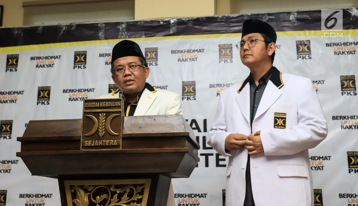 Ketua Umum PKS Sohibul Iman memberikan keterangan di Kantor DPP PKS, Jakarta, Rabu (27/12). PKS mengumumkan pencalonan di lima daerah yang akan melakukan pilgub dalam Pilkada Serentak 2018. (Liputan6.com/Faizal Fanani)
