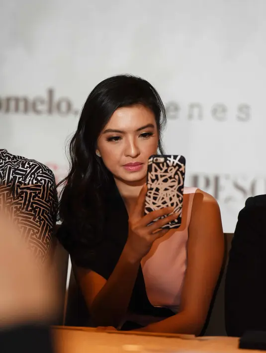 Tak hanya itu, menurut Raline ada hal penting lainnya yang sebenarnya dibutuhkan oleh orang-orang sibuk, terutama para selebriti. Liburan disebut juga sebagai salah satu kebutuhan yang penting untuk kecantikan. (Nurwahyunan/Bintang.com)