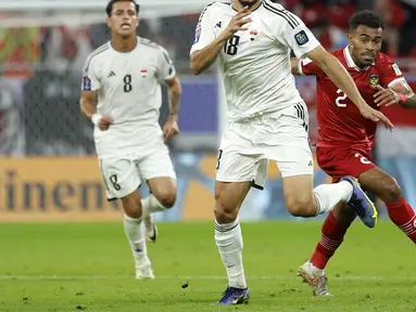 Yakob Sayuri menjadi aktor bagi satu-satunya gol Indonesia pada laga ini. Dengan kecepatannya, penggawa PSM Makassar ini sukses merepotkan lini pertahanan Irak. Selain itu Sayuri juga tak segan membantu pertahanan. Pada laga ini, ia mencatatkan tiga sapuan, satu intersep, dan satu tekel. (AFP/Karim Jaafar)