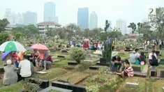 Tradisi berziarah ke makam keluarga menjelang Ramadan merupakan salah satu warisan budaya di Indonesia.