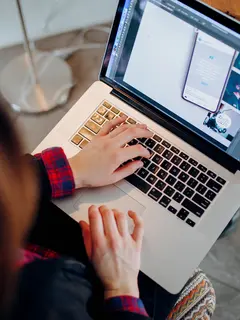 Rutinitas kerja, kuliah, hingga perjalanan pulang-pergi bukan berarti menutup peluang untuk mencoba pekerjaan sampingan dan mengembangkan potensi diri. (Foto/Dok: Pexels)