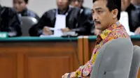  Setibanya di ruang sidang, raut wajah Andi berubah sedikit tegang   (Liputan6.com/Johan Tallo)