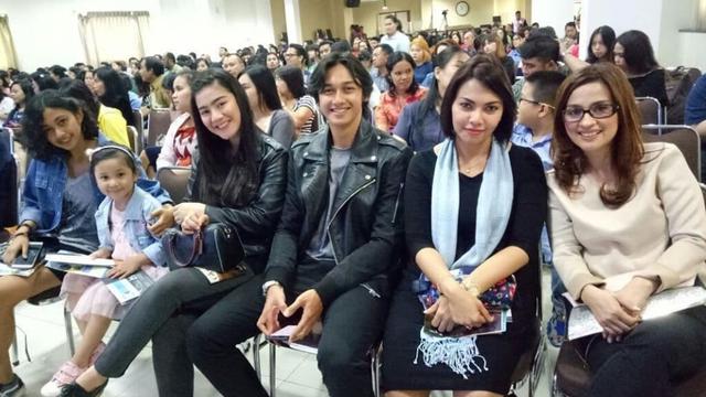 6 Momen Kebersamaan Caesar Hito dan Calon Ibu Mertua, Kompak Banget