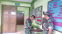 Anggota Paskhas TNI AU ikut mengantar jenasah korban di Kamar Mayat RS Syaiful Anwar Malang, Jawa Timur (Zainul Arifin/Liputan6.com)