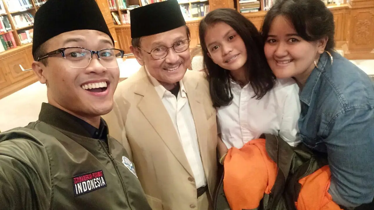 BJ Habibie dan cucu