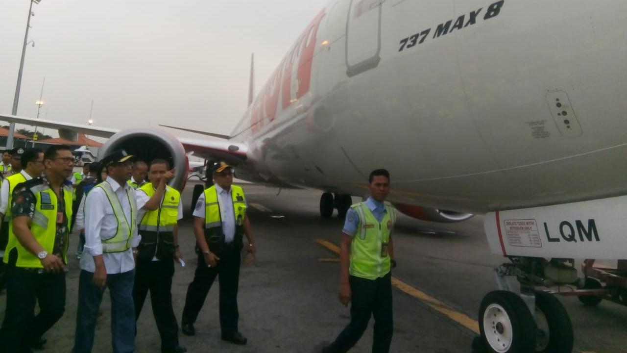 Menhub Budi Karya tinjau Boeing 787 Max 8 di Bandara Soekarno Hatta (Liputan6.com/Pramita T)