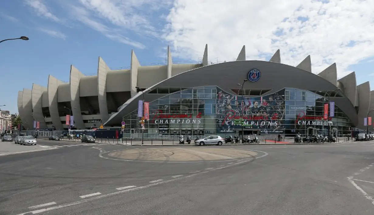 Tampak Parc Des Princes Stadium dari pelataran. Stadion tersebut akan digunakan untuk UERO 2016 mendatang, Senin (20/04/2015).