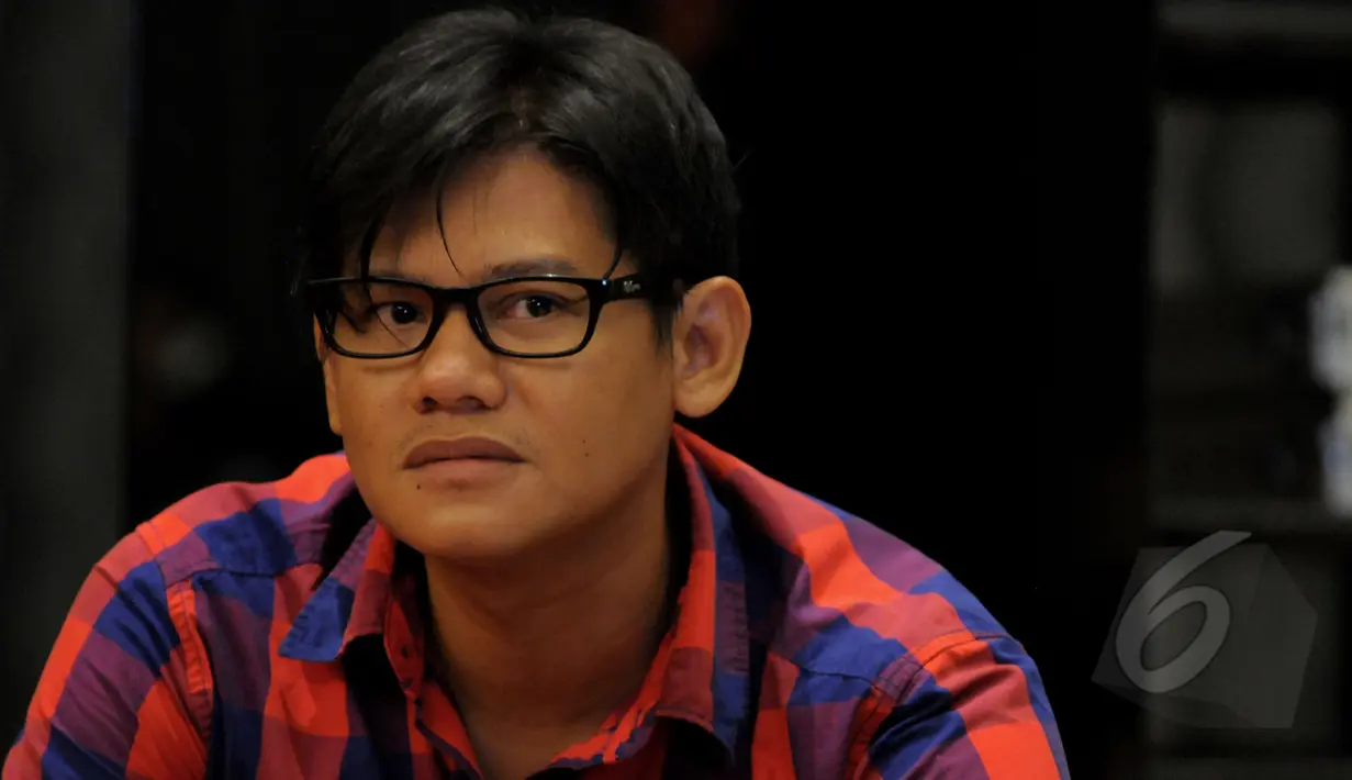 Ramdan Setia saat menghadiri acara syukuran dan potong tumpeng Film Lamaran di kawasan Cikini, Jakarta Pusat, Rabu (1/4/2015). "Lamaran" akan memulai proses syutingnya April mendatang. (Liputan6.com/Faisal R Syam)