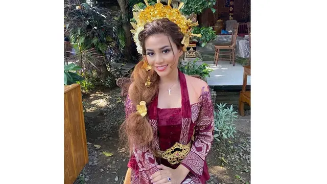6 Pesona Aurel Hermansyah Pakai Berbagai Baju Adat, Tampil Anggun