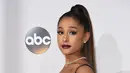 Ariana Grande juga dikenal dengan gaya rambut kuncir kuda. Membuatnya terlihat ikonik dan berbeda dari artis lain ((kapanlagi/AFP)