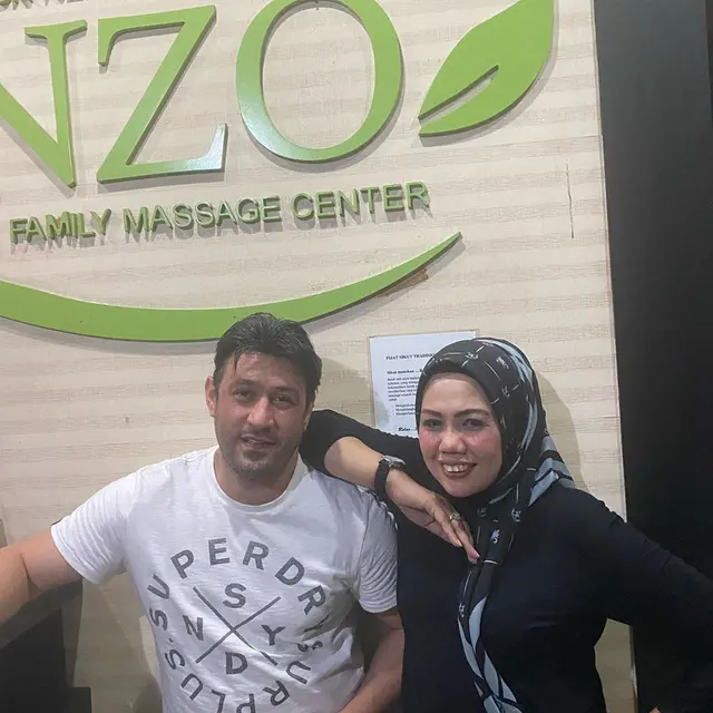 Pamer Pria Bule Tampan, Ini 6 Potret Ari Qurosh Teman Curhat Elly Sugigi