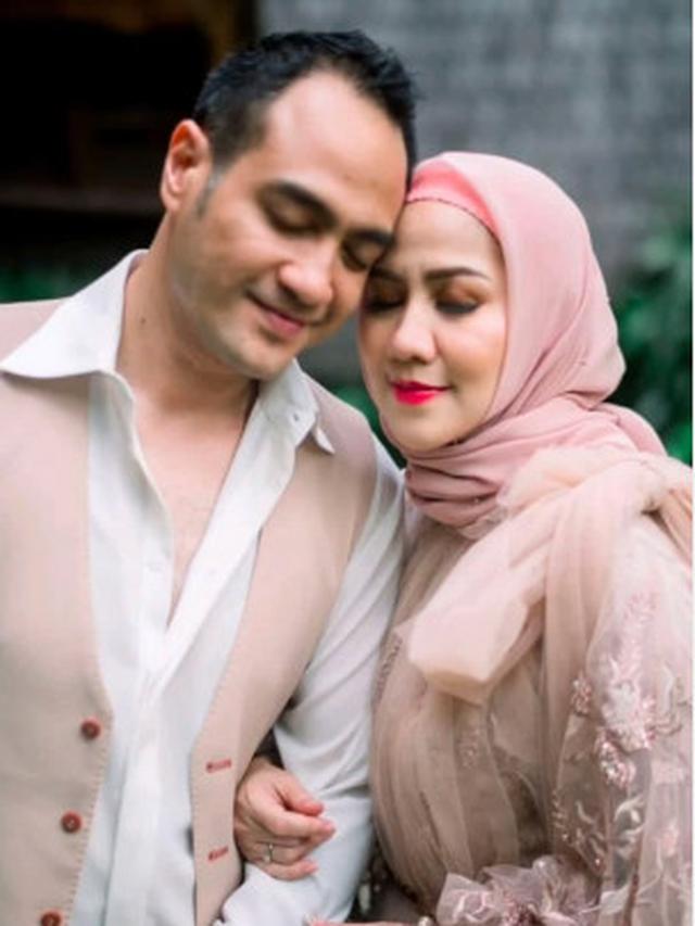 6 Potret Prewedding Venna Melinda dan Ferry Irawan Bertajuk 'Love Story', Romantis