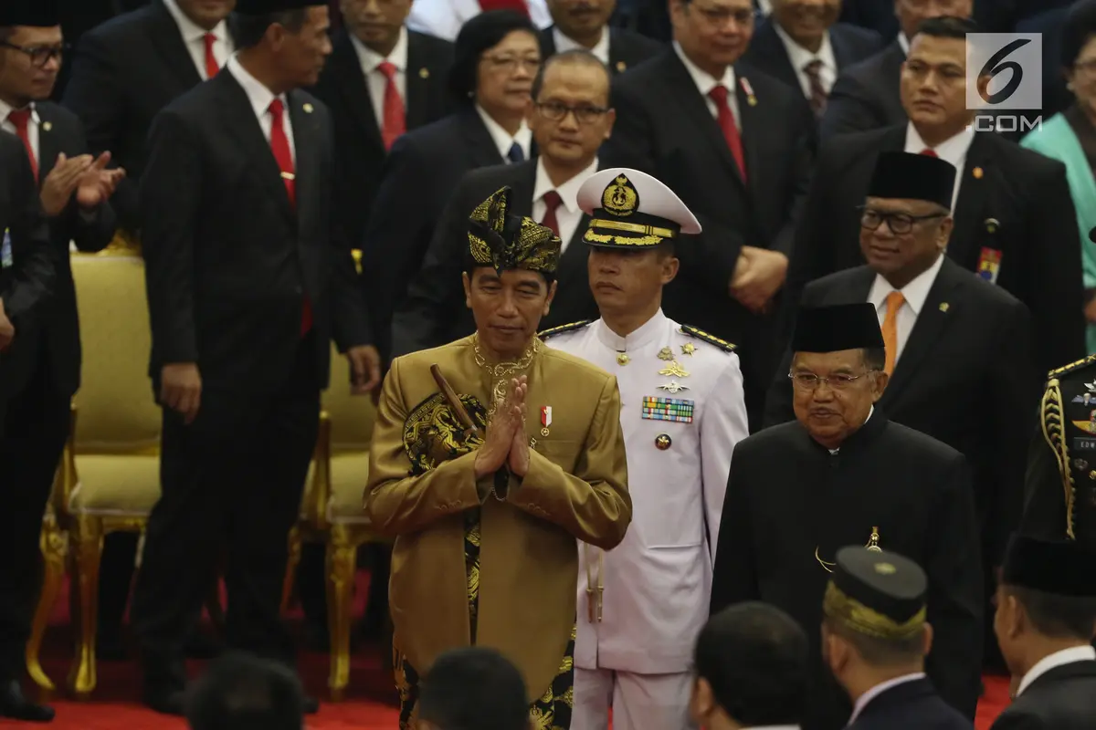 Jokowi Berbaju Sasak