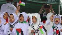 Aksi anak-anak di Kabupaten Bone Bolango saat aksi Membasuh Luka Palestina (Arfandi Ibrahim/Liputan6.com)