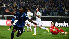 Penyerang Atalanta, El Bilal Toure melakukan selebrasi setelah mencetak gol ketiga timnya dalam pertandingan semifinal leg kedua Liga Europa melawan Marseille di Gewiss Stadium, Bergamo, 9 Mei 2024. (Isabella BONOTTO/AFP)