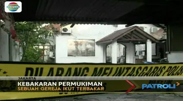 Kebakaran diduga akibat ledakan kompor gas dari rumah seorang warga.