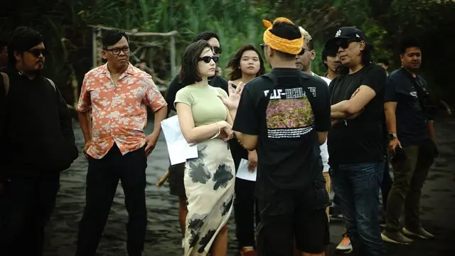 Pevita Pearce jadi sutradara dan produser (Instagram/pevpearce)