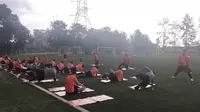 Suasana latihan Persija Jakarta di Lapangan National Youth Training Centre Sawangan, Kamis (16/1/2020). (Bola.net/Fitri Apriani)