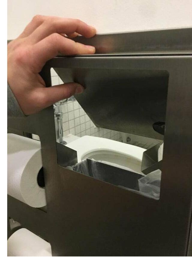 6 Desain Nyeleneh Kamar Mandi di Tempat Umum Ini Bikin Geleng Kepala