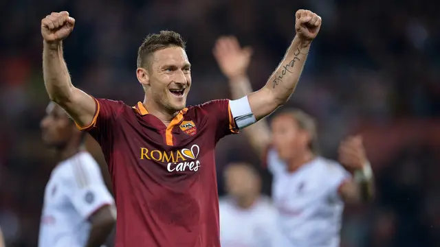 FOTO: 4 Pemain Tertua yang Pernah Memperkuat AS Roma, Francesco Totti Teratas - Francesco Totti