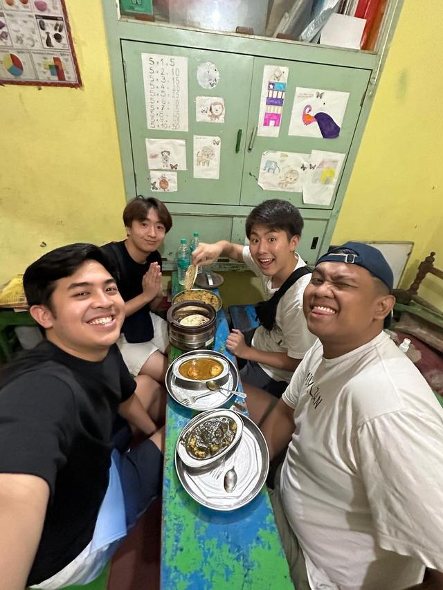 6 Potret Jerome Polin di India, Momen Naik Taksi Online Bikin Ngakak