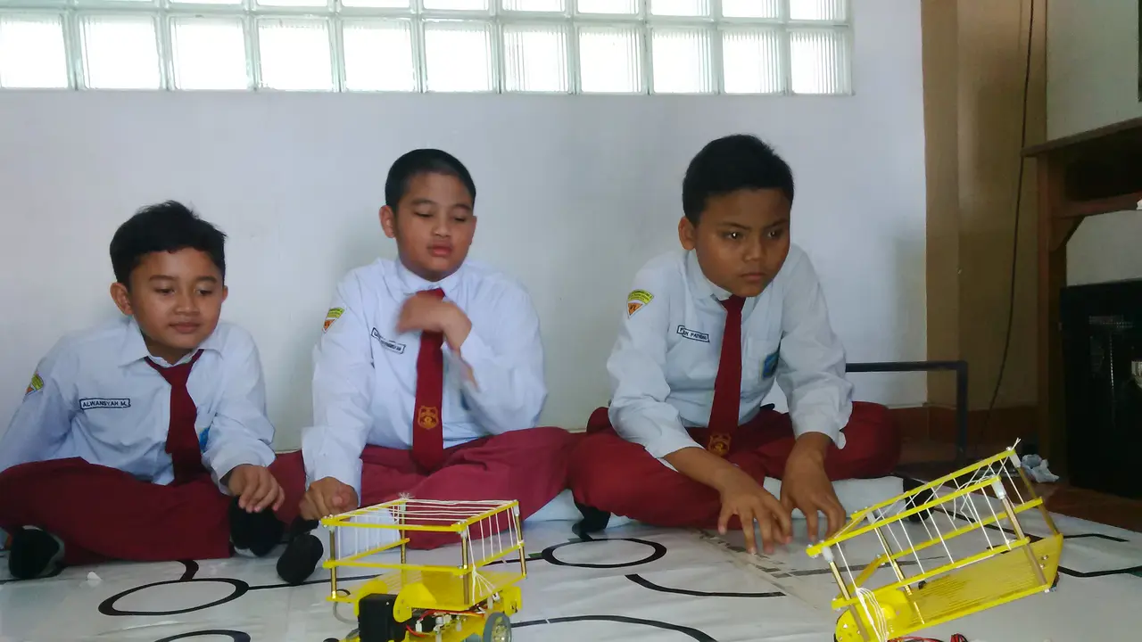 Robot Karya Siswa SD di Surabaya Jawara Kompetisi Tingkat Asia