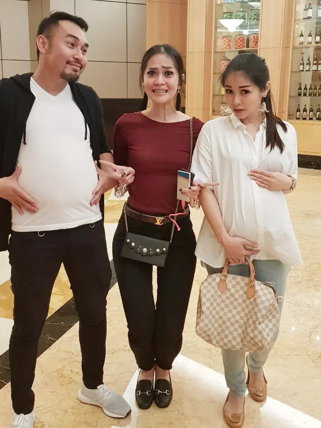 6 Fakta Metha Yunatria, Istri Uki Noah yang Cantik Berhijab