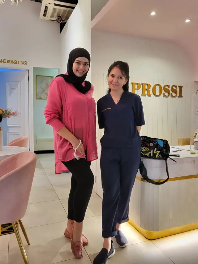 6 Potret Catherine Wilson Tampil Pakai Hijab Usai Pulang dari Umrah, Banjir Pujian