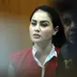 Jennifer Dunn kembali menjalani sidang lanjutan kasus narkoba yang menjeratnya. Sidang digelar di Pengadilan Negeri Jakarta Selatan, Kamis (19/4) Jedun mendapat kue ulang tahun dari Faisal Harris yang dikabarkan sebagai suaminya. (Deki Prayoga/Bintang.com