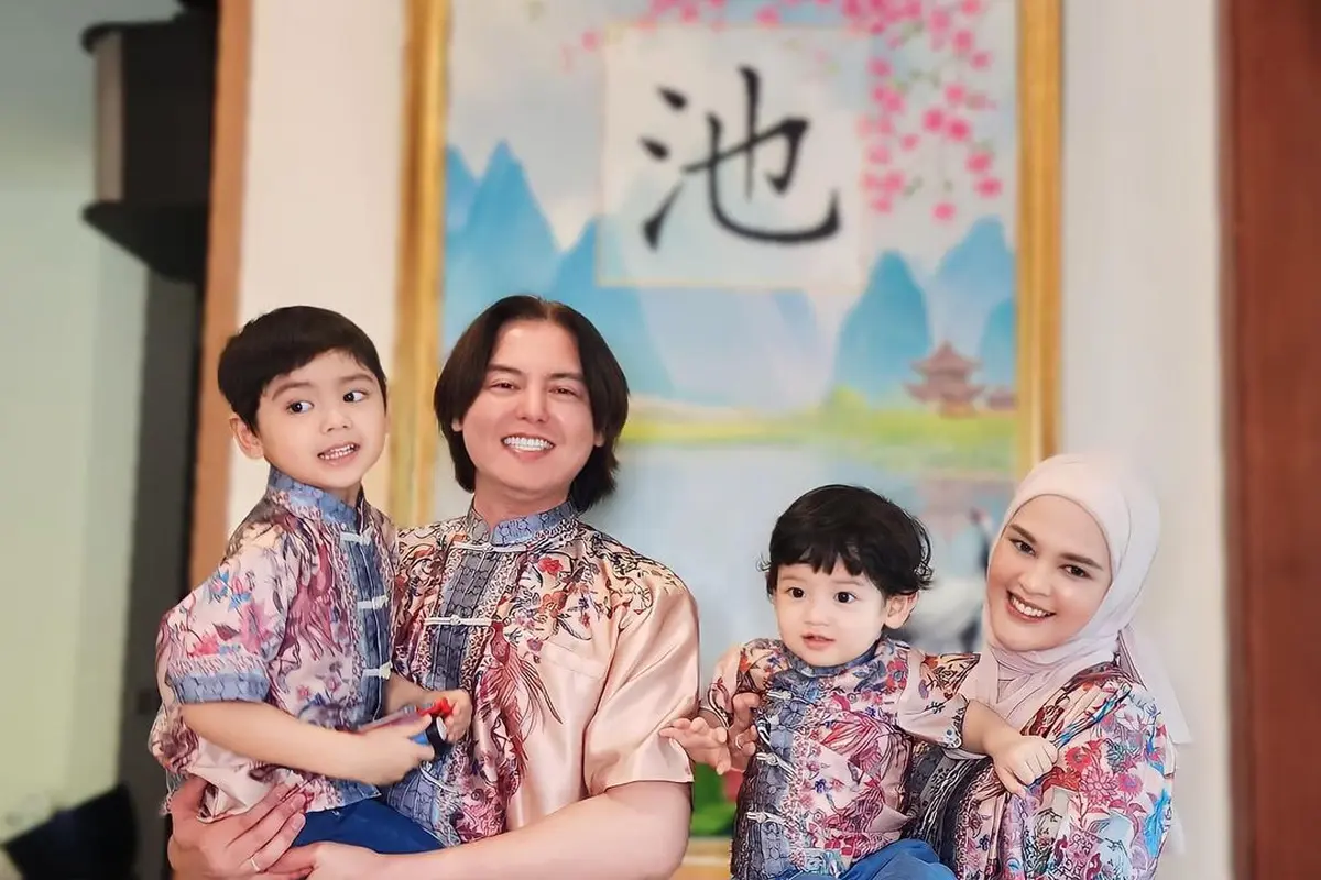 7 Potret Cut Meyriska dan Roger Danuarta Rayakan Imlek, Saling Toleransi
