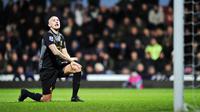 Pemain kelima Liverpool yang diusir wasit kala menghadapi Setan Merah pada era Premier League adalah Jonjo Shelvey. Gelandang Liverpool itu mendapat kartu merah pada laga pekan kelima Liga Inggris tepatnya 23 September 2012. (AFP/Paul Barker)