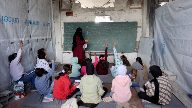 Sekolah Mada, Jaga Semangat Belajar Anak-anak Pengungsi Palestina Meski di Dalam Tenda Darurat
