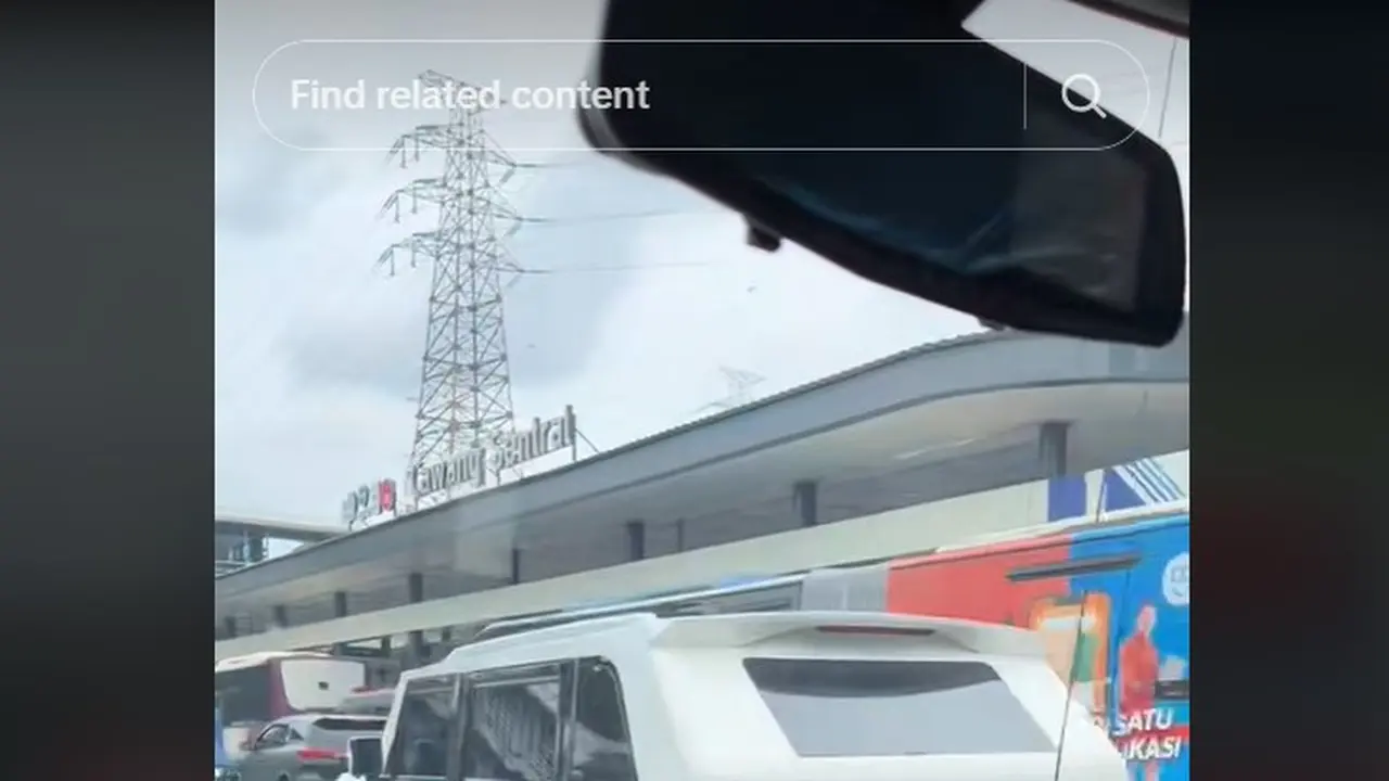 Rombongan Presiden Prabowo Beri Jalan Ambulans, Banjir Pujian dan Diharapkan Dicontoh Pejabat dan Masyarakat.  foto: TikTok @driver_ambulance14Ir