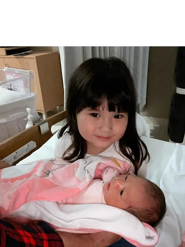 Pendarahan 3 Liter, Ini 6 Potret Perjuangan Alice Norin Melahirkan Anak Kedua
