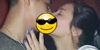 Foto ciuman Al Ghazali dengan kekasihnya Alyssa Daguise beredar di media social kembali hebohkan nitizen. Al mengaku foto itu diunggah oleh temannya. Ia Mengaku telah meminta maaf pada sang bunda, Maia Estianty. (Foto: Instagram)