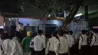 Satu posko milik organisasi masyarakat (ormas) BPPKB Banten dibongkar, pada Rabu malam (14/5/2025). (Dok. Istimewa)