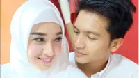 Mesranya Dhini Aminarti bersama suami, Dimas Seto (Foto: Instagram)