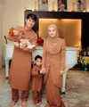 Yang membuat keluarga ini mencuri perhatian adalah konsistensinya dalam mengusung tema Melayu. [@lestikejora].